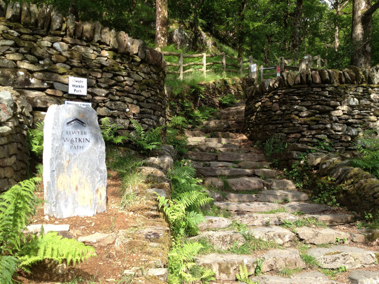 The start of the Watkin Path at Bethania