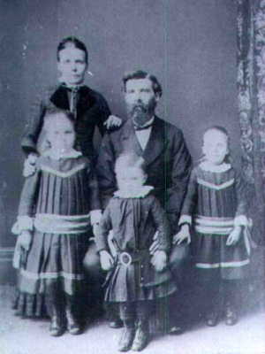 William Cheyne and family in Strichen