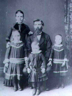 William Cheyne and family in Strichen William Cheyne and family in Strichen