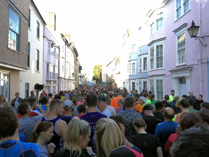 Runners fill the streets of Oxford in their starting pens